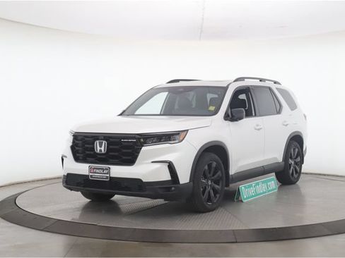 Used 2025 Honda Pilot Black Edition image 10