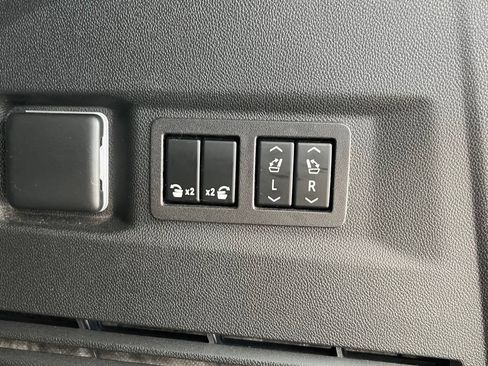 Used 2024 Chevrolet Tahoe High Country AWD/4WD image 8