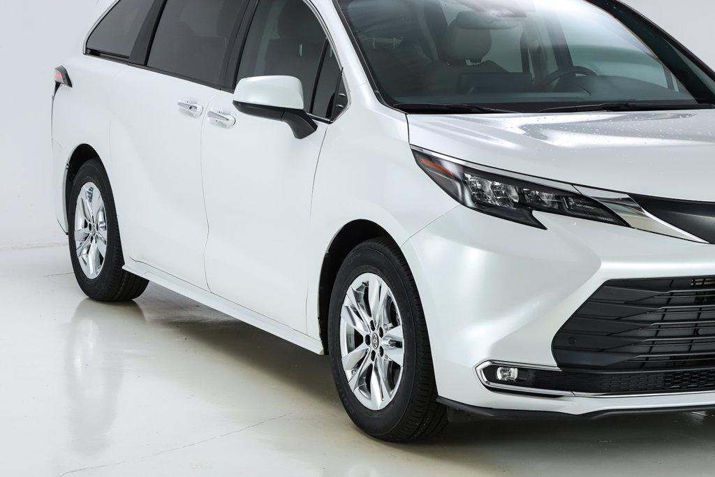 Used 2024 Toyota Sienna XLE w/ XLE Plus Package AWD/4WD image 28