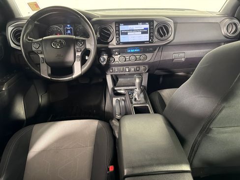 Used 2021 Toyota Tacoma TRD Off-Road w/ Technology Package AWD/4WD image 22
