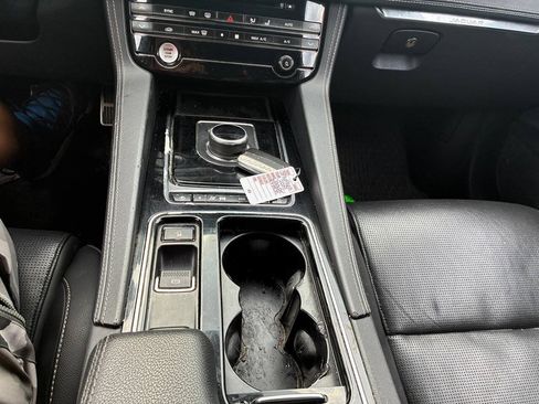 Used 2019 Jaguar F-PACE R-Sport AWD/4WD image 4