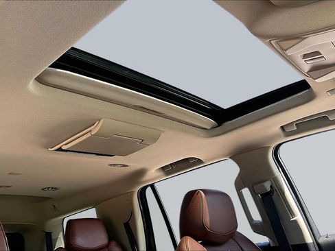 Used 2019 Cadillac Escalade Premium Luxury AWD/4WD image 17