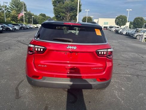Used 2025 Jeep Compass Limited AWD/4WD image 5