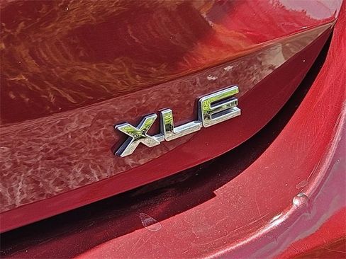 Used 2022 Toyota Highlander XLE image 15