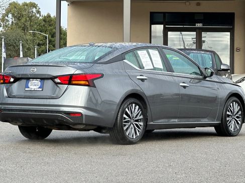 Used 2025 Nissan Altima 2.5 SV FWD image 4