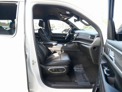 Used 2023 Jeep Wagoneer L Series II image 21