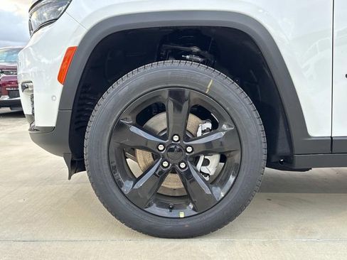 New 2025 Jeep Grand Cherokee L Limited w/ Luxury Tech Group II RWD image 4