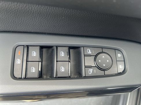 Used 2023 Nissan Pathfinder S FWD image 19