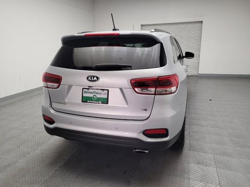 Used 2019 Kia Sorento S AWD/4WD image 7
