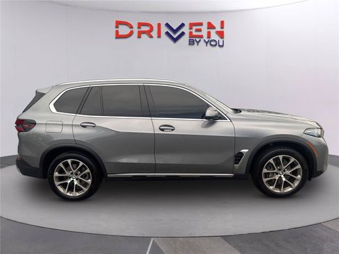 Used 2026 BMW X5 sDrive40i w/ Premium Package RWD image 3