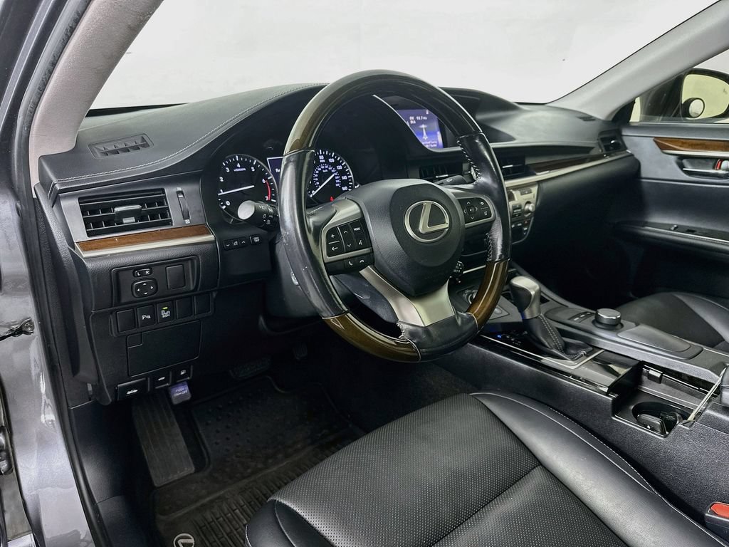 Used 2016 Lexus ES 350 w/ Premium Package w/Wood Trim FWD image 10