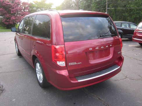 Used 2011 Dodge Grand Caravan Crew w/ Entertainment Group 1 FWD image 8