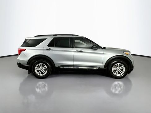 Used 2022 Ford Explorer XLT w/ Equipment Group 202A AWD/4WD image 8