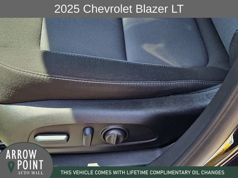 Used 2025 Chevrolet Blazer LT FWD image 23