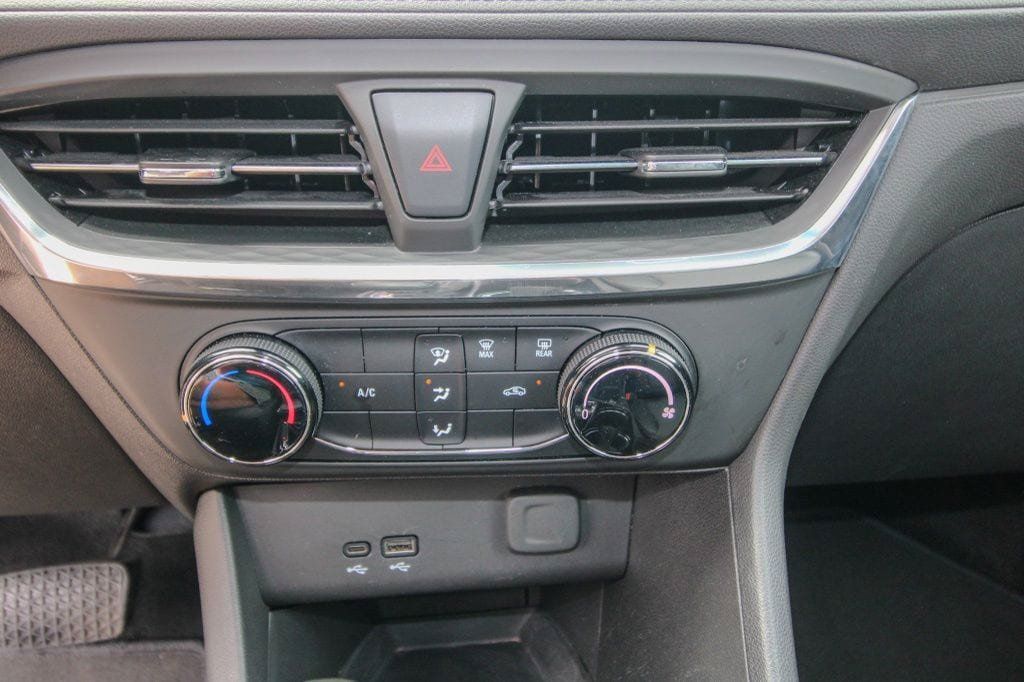 Used 2025 Buick Encore GX Preferred AWD/4WD image 26
