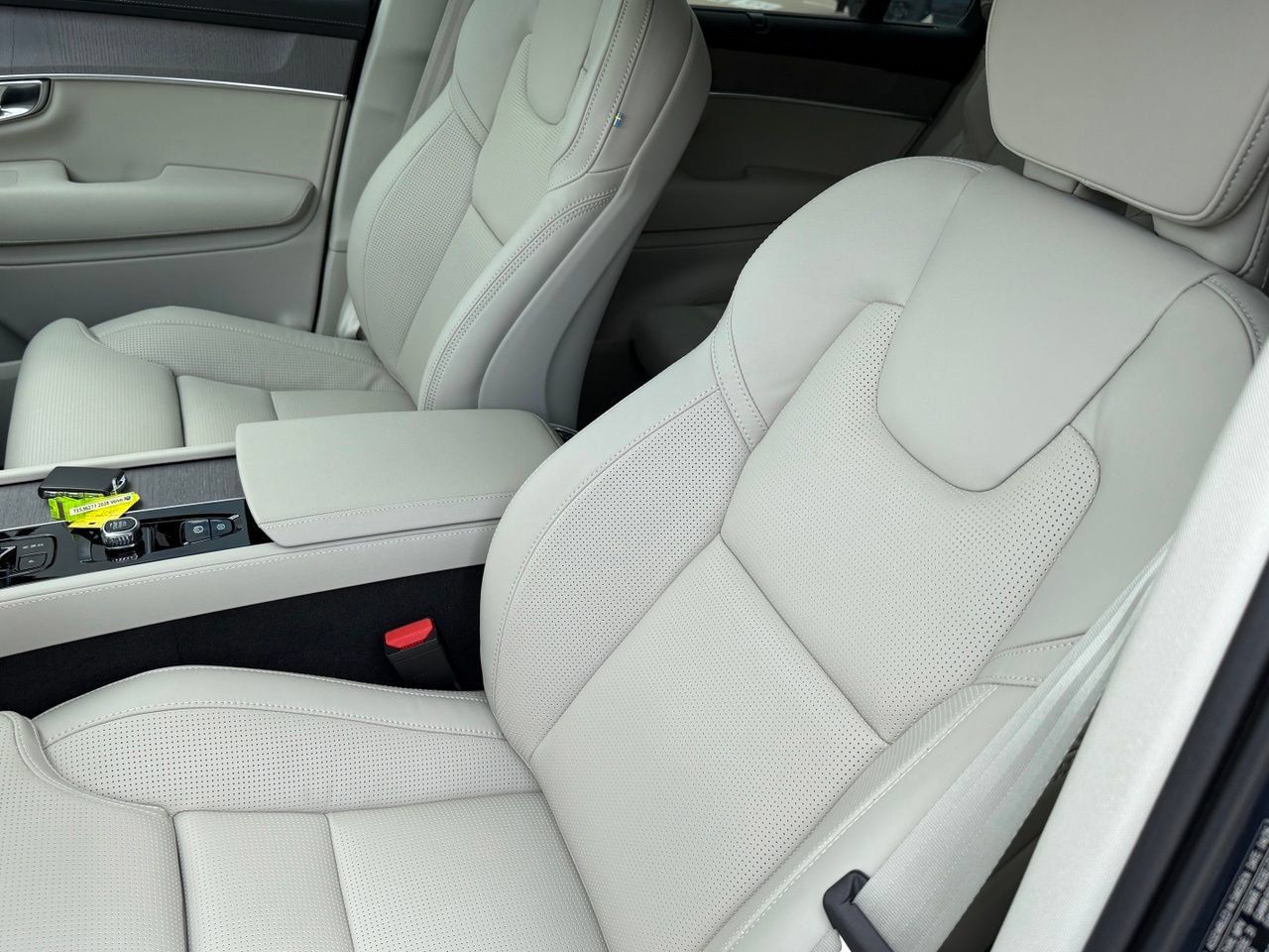 New 2026 Volvo XC90 B6 Ultra w/ Protection Package Premier AWD/4WD image 19