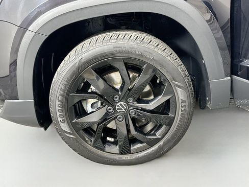 Used 2023 Volkswagen Taos SE image 30