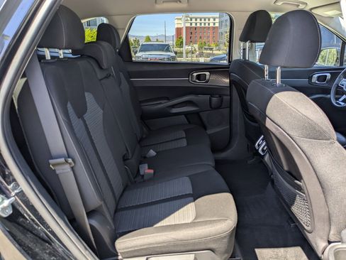 Used 2022 Kia Sorento LX AWD/4WD image 25