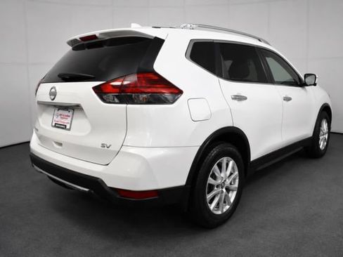 Used 2017 Nissan Rogue SV w/ SV Premium Package FWD image 4