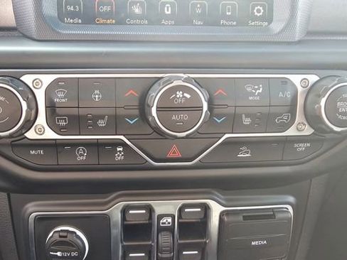 Used 2023 Jeep Gladiator Mojave w/ Cold Weather Group AWD/4WD image 10