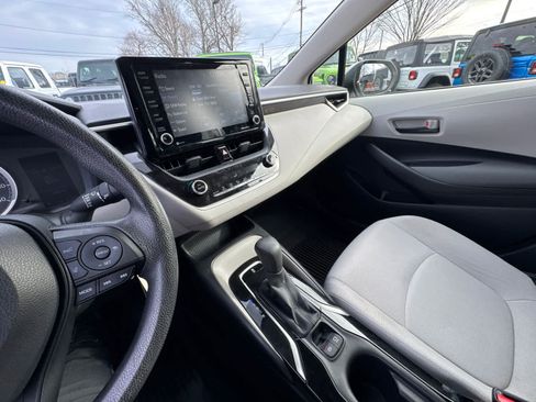 Used 2022 Toyota Corolla LE image 25