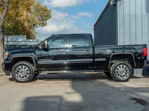 Used 2019 GMC Sierra 2500 Denali w/ Duramax Plus Package image 3