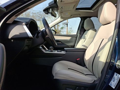 Used 2024 MAZDA CX-90 3.3 Turbo w/ Preferred Plus image 22