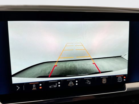 Used 2024 Chevrolet Silverado 1500 LTZ image 15