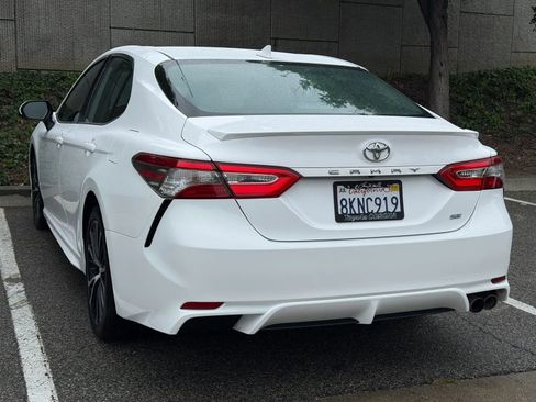 Used 2019 Toyota Camry SE w/ Carpet Mat Package FWD image 12