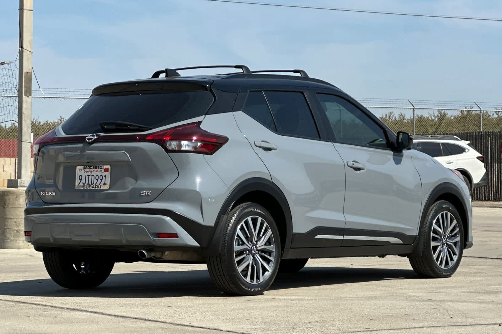 Used 2023 Nissan Kicks SR w/ Interior Electronics Package FWD image 3
