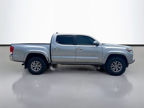 Used 2017 Toyota Tacoma SR5 w/ Tow Package RWD image 2