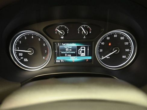 Used 2019 Buick Enclave Essence FWD image 3