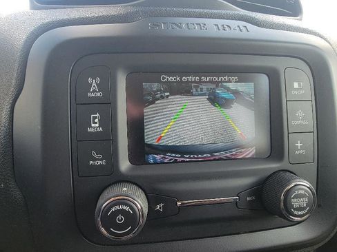 Used 2017 Jeep Renegade Latitude w/ Popular Equipment Group image 12