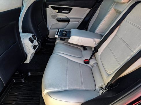 Used 2024 Mercedes-Benz GLC 300 GLC 300 image 31