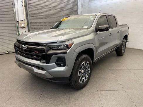 Used 2023 Chevrolet Colorado Z71 w/ Z71 Convenience Package 2 AWD/4WD image 3