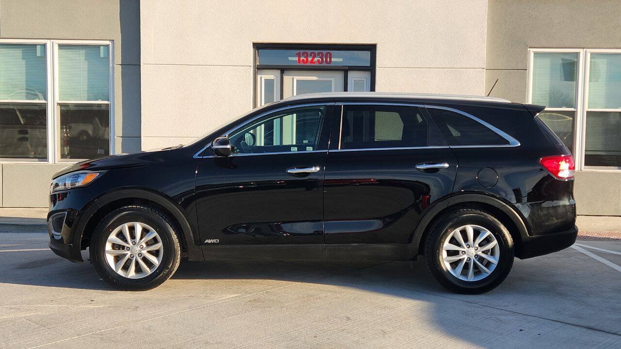 Used 2017 Kia Sorento AWD image 3