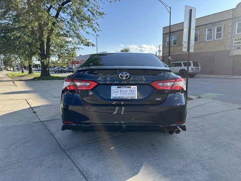 Used 2018 Toyota Camry SE FWD image 6