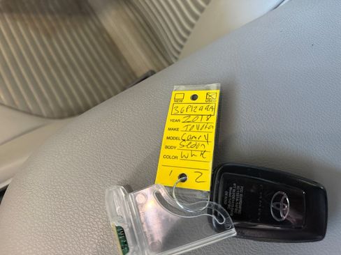 Used 2018 Toyota Camry SE w/ Moonroof Package FWD image 37