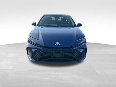 Used 2025 Toyota Camry LE image 2