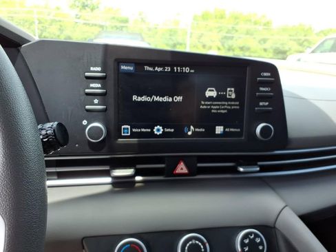 Used 2025 Hyundai Elantra SE FWD image 9