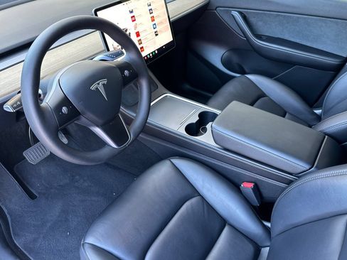 Used 2022 Tesla Model Y Long Range AWD/4WD image 10