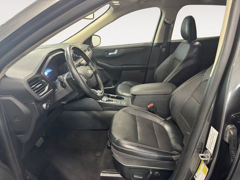 Used 2020 Ford Escape Titanium w/ Titanium Premium Package 2.0 AWD/4WD image 7