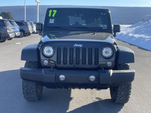 Used 2017 Jeep Wrangler Unlimited Rubicon w/ Connectivity Group image 9