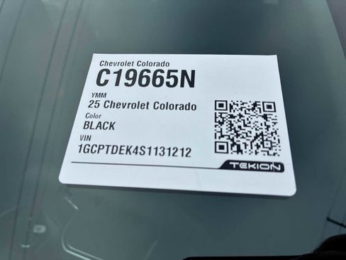 Certified 2025 Chevrolet Colorado Z71 w/ Midnight Edition image 34