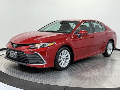 Used 2023 Toyota Camry LE image 3