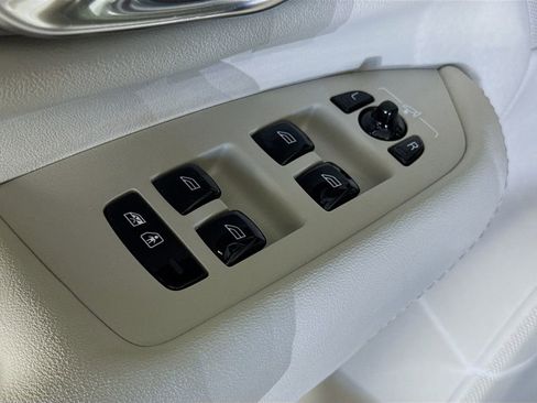 Certified 2023 Volvo XC90 B6 Ultimate w/ Protection Package Premier AWD/4WD image 18