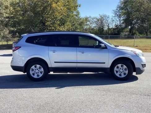 Certified 2017 Chevrolet Traverse LS image 9