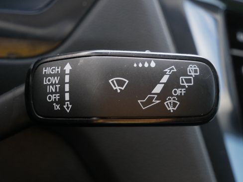 Used 2021 Volkswagen Tiguan SE AWD/4WD image 32