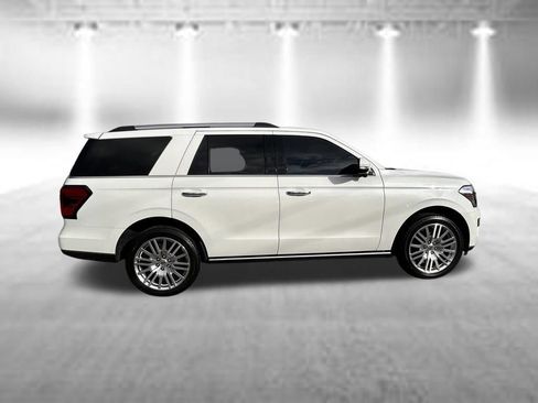 Certified 2024 Ford Expedition Limited RWD image 3