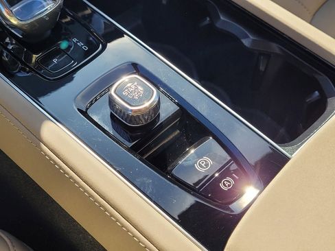 Certified 2025 Volvo XC90 T8 Plus image 23